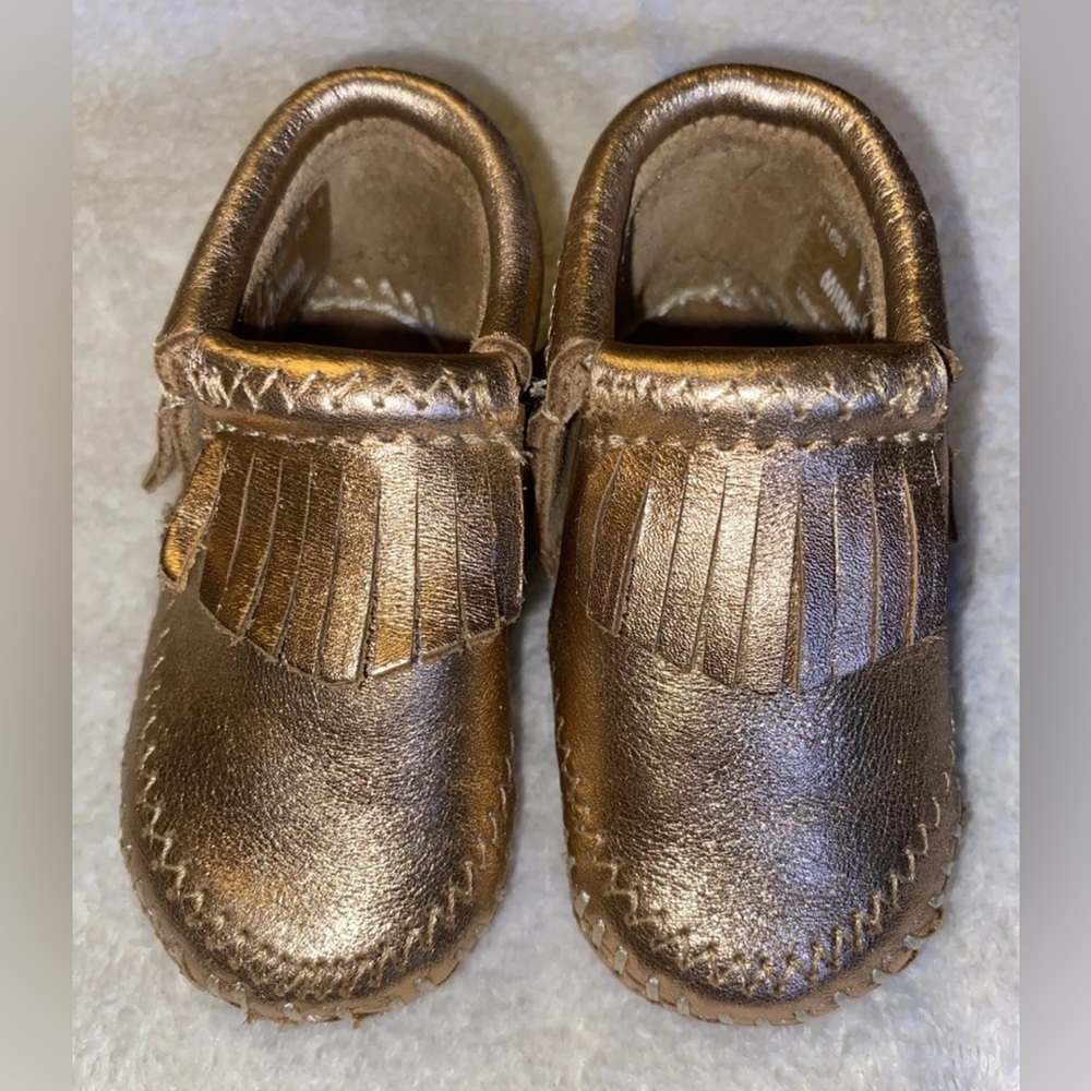 Minnetonka Alex Infant Leather Slip On Moccasins Shoe Rose Gold Sz 2